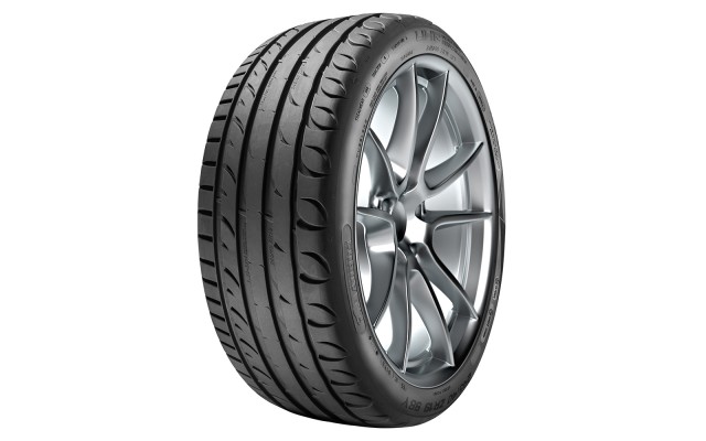 Taurus ULTRA HIGH PERF 245/45/R17 99W XL vara